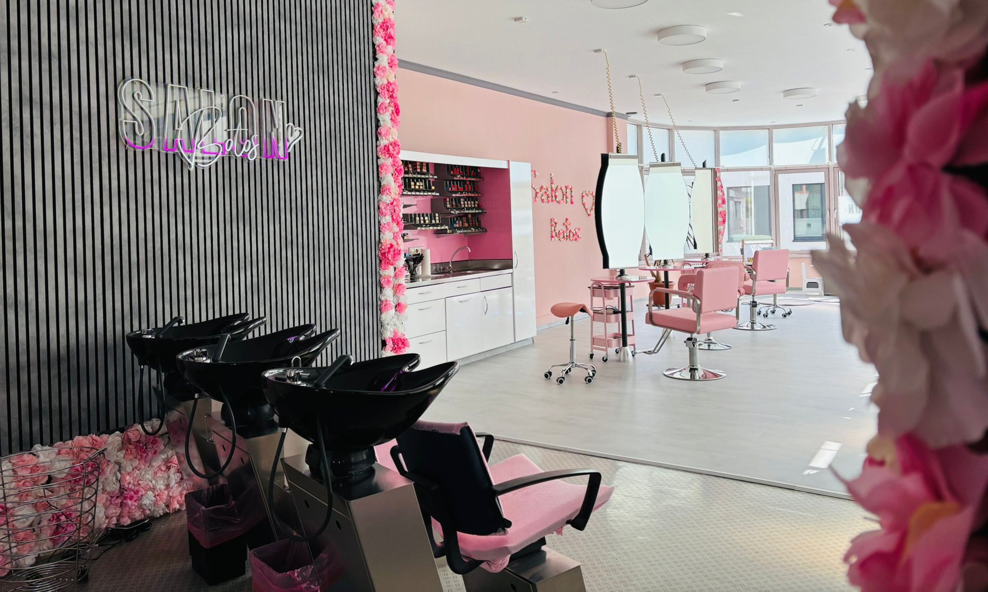 Haarschnitt optional mit Maske, Strähnen, Ansatzfarbe oder Balayage