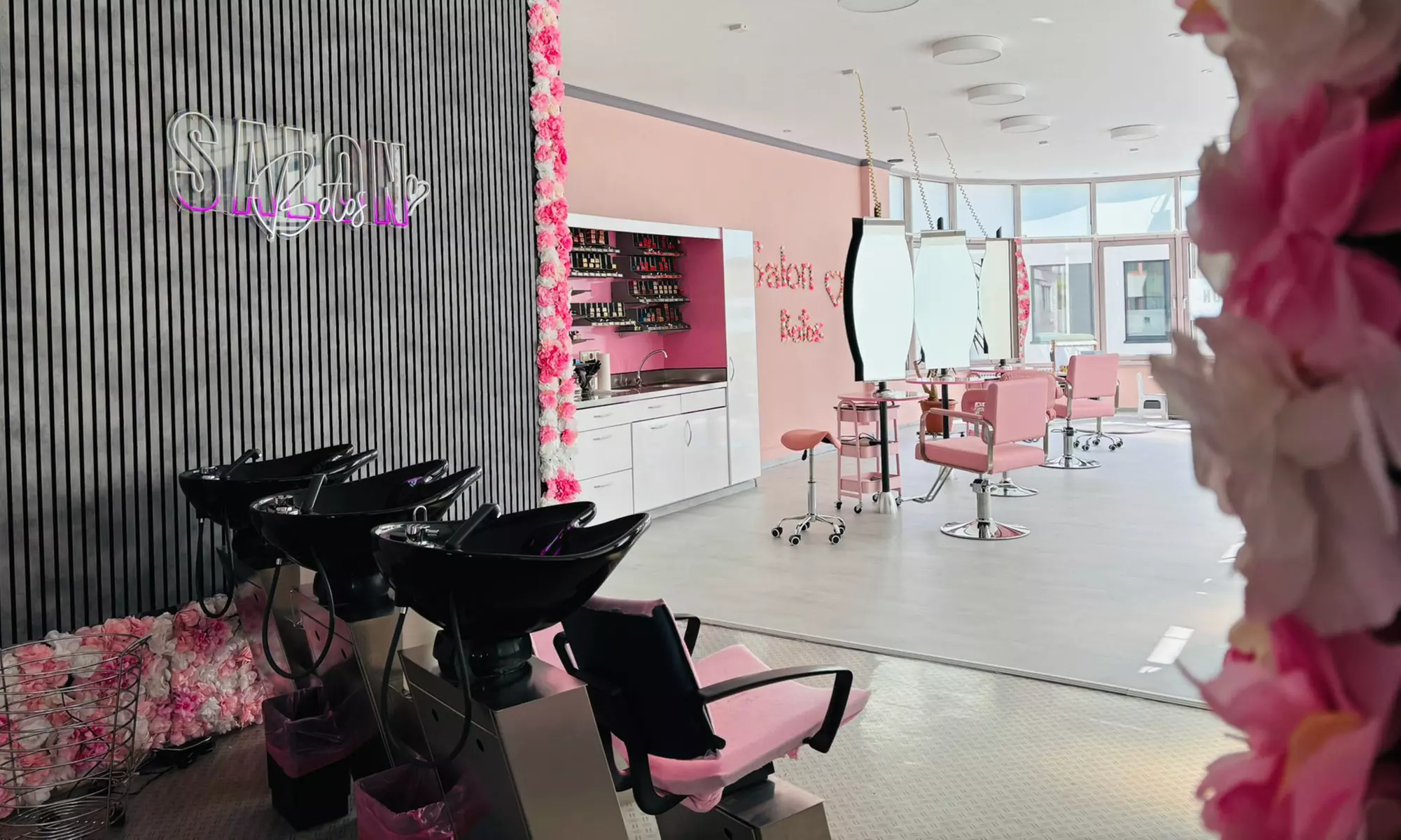 Haarschnitt optional mit Maske, Strähnen, Ansatzfarbe oder Balayage