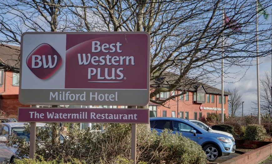 Image 9: Leeds: Executive Double Room with Late Checkout