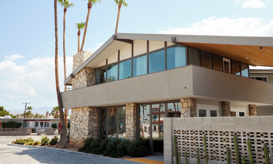 Image 2: Hotel in Coachella Valley with Mountain Views & Outdoor Pool Retreat