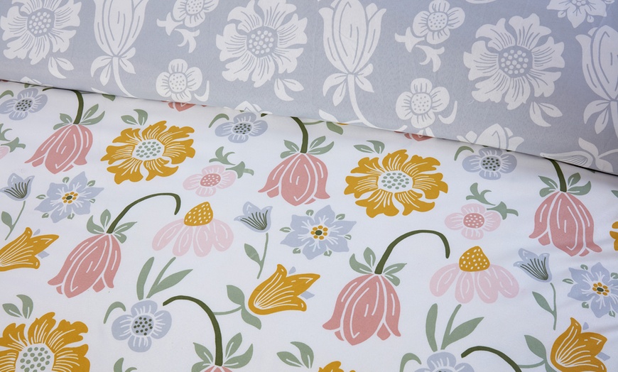 Image 7: Floral Reversible Duvet Sets