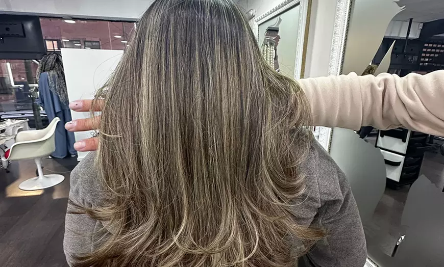 Image 15: Sesión de peluquería con masaje, corte y tratamientos extra a elegir
