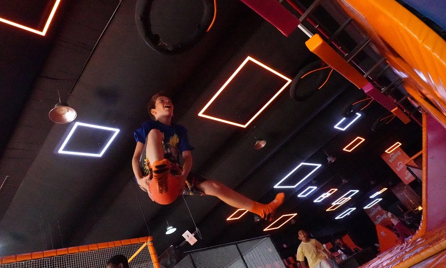 Image 17: ¡Saltos y diversión! Acceso a Salting para hasta 2 adultos y 2 niños