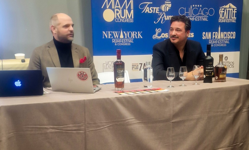 Image 5: Entrada para 2 personas, experiencia de cata de ron y ginebra