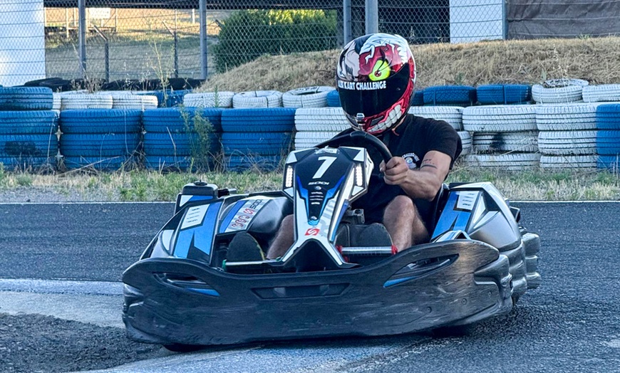 Image 2: Adrénaline en famille ou entre amis : sessions de karting à Albi