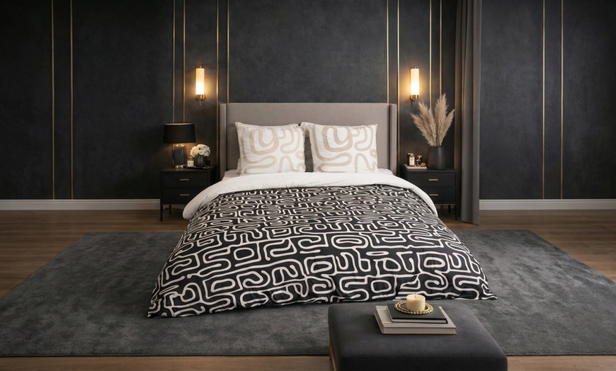 Image 4: Reversible 100% Cotton Bedding Set - 52 Thread Count