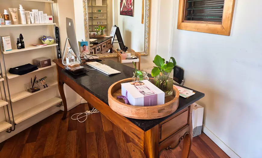 Image 3: 75-Min Pamper, Deluxe Pamper Package or 30-Min Back Massage/Facial 