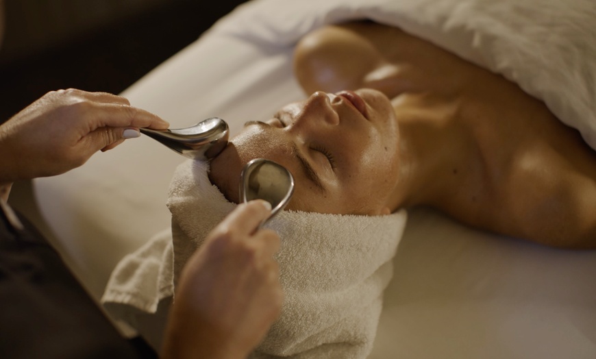 Image 7: Couples Massage Spa Package with Contrast Therapy & Hotel Amenities