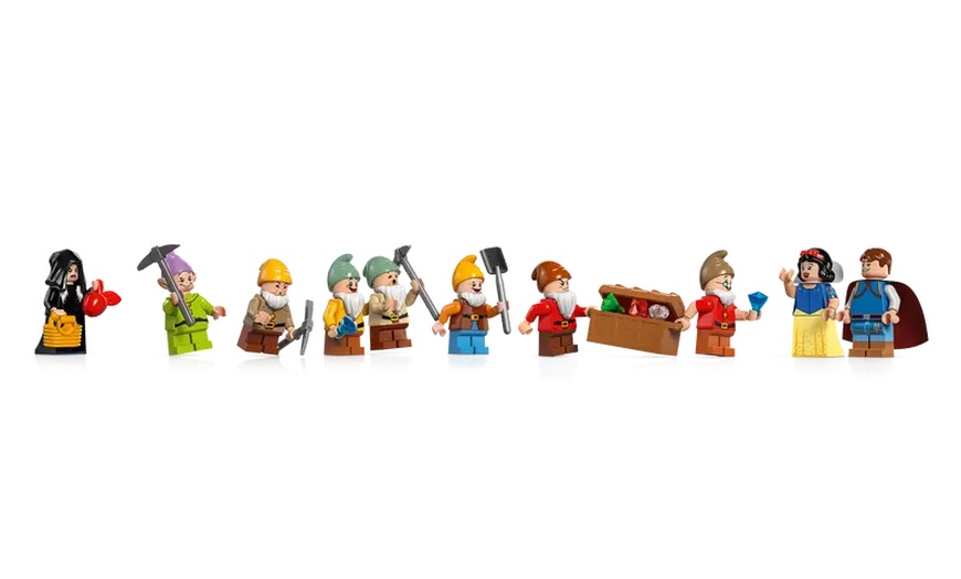 Image 8: LEGO Disney Snow White Set, Includes Iconic Characters