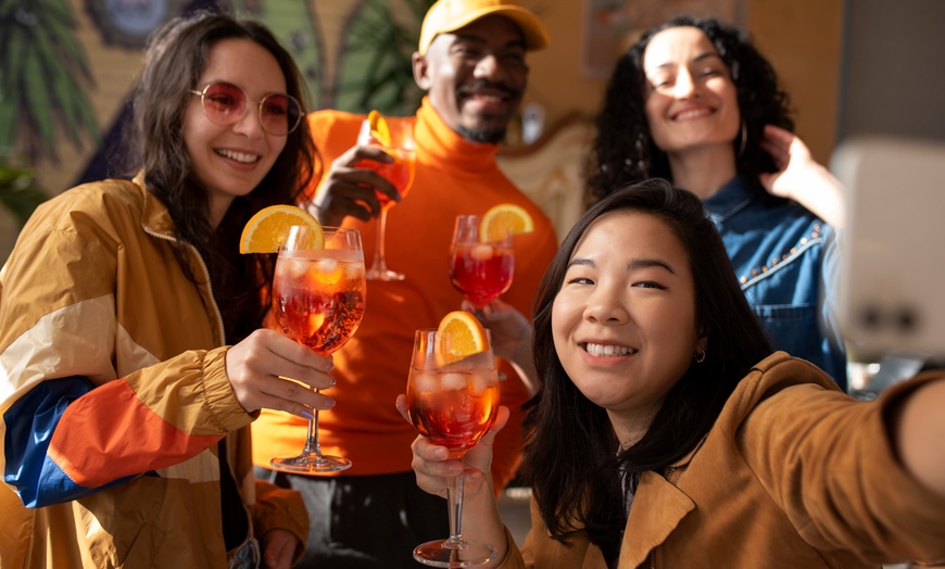 Image 5: Copas o cócteles a elegir con picoteo para 2 o 4 personas