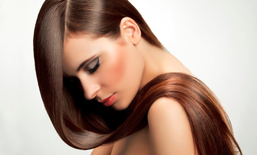 Image 1: Alisado de keratina y corte para melenas cortas o largas