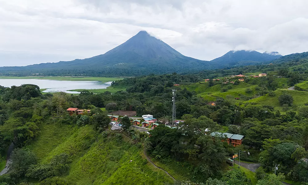 ✈ 7-Night Costa Rica Volcano & Caribbean Beach Vacation w/Air