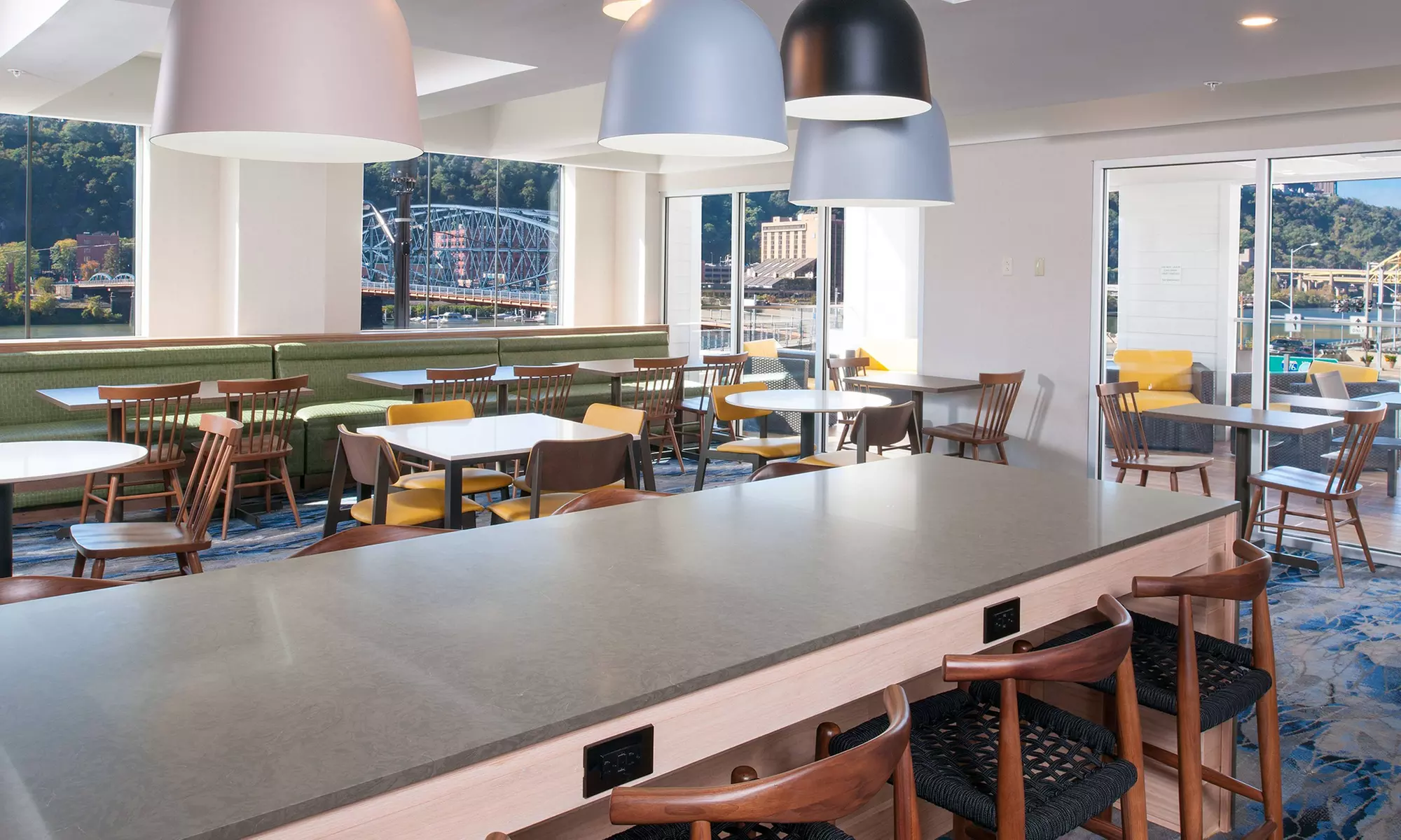 Downtown Pittsburgh Stay – Pet-Friendly & Modern Comfort