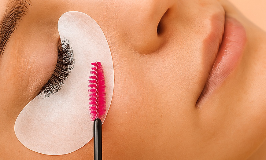 Image 1: Wimpernverlängerung mit 1:1- oder Volumen-Technik für 1 Person