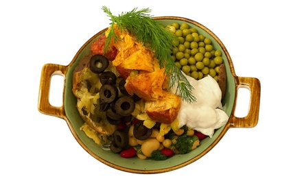 Für 1 Person: Reichhaltige gefüllte Patata (Kumpir) mit Toppings inkl. Softgetränk - Linien Cafe