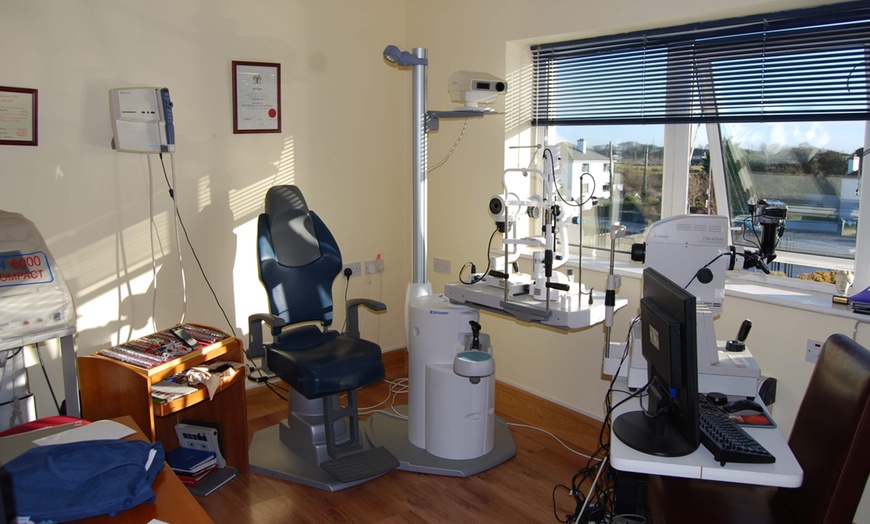 Image 4: Eye Test Or Contact Lens Test & €125 Towards Glasses Or Sunglasses