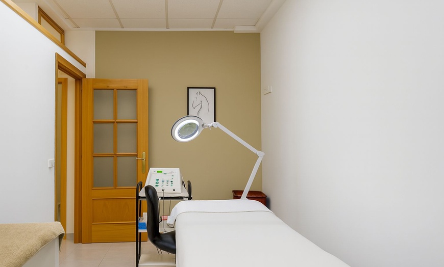 Image 6: Bono de 3 sesiones de depilación eléctrica de 15, 30 o 60 minutos