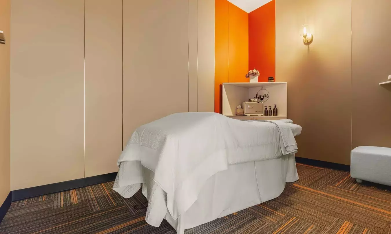 One 90-Minute Lymphatic Drainage or Sculpture Lifting Facial for Men