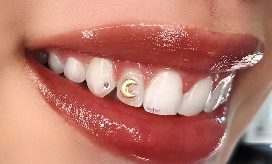 Image 1: Stralende glimlach, onberispelijke make up