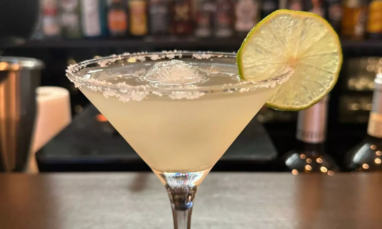 Flammkuchen Elsässer Art und Glas Wein oder Federweißer für 2-6 Pers.