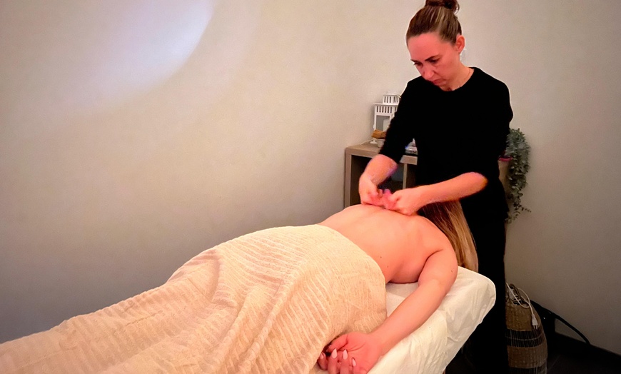 Image 11: Ritual de masaje a elegir de 60 o 90 min. con té y chocolate para 1