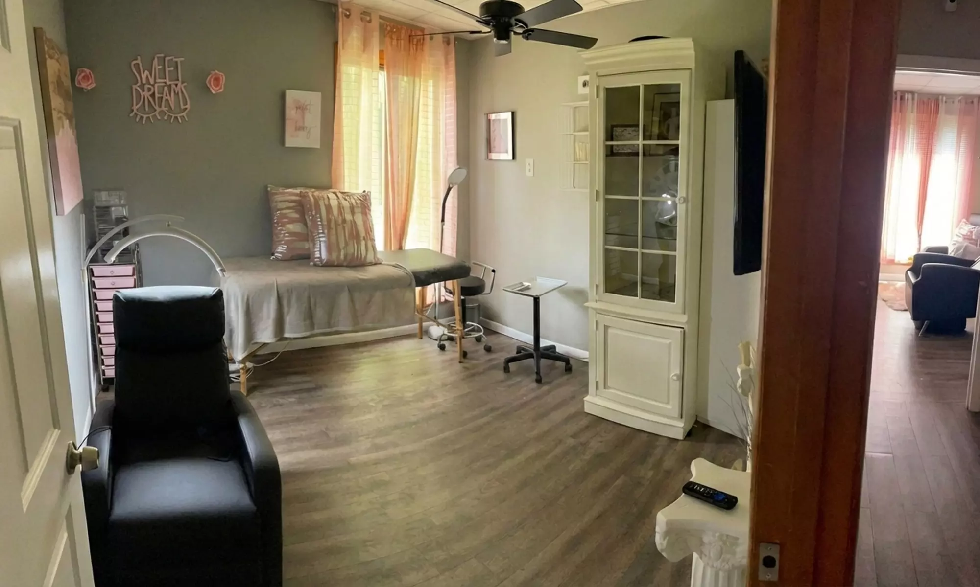 Full Set of Classic, Hybrid, or Volume Lash Extension for One