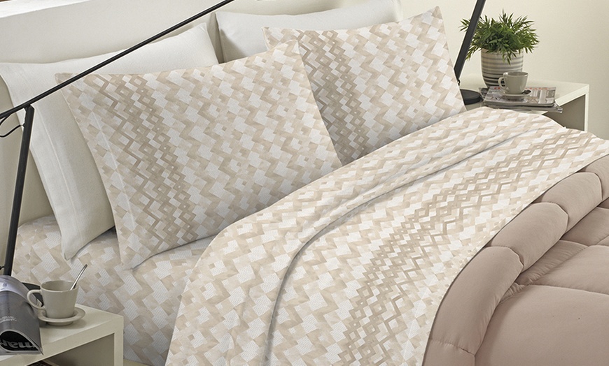 Image 9: Completo lenzuola in morbida e calda flanella Made in Italy