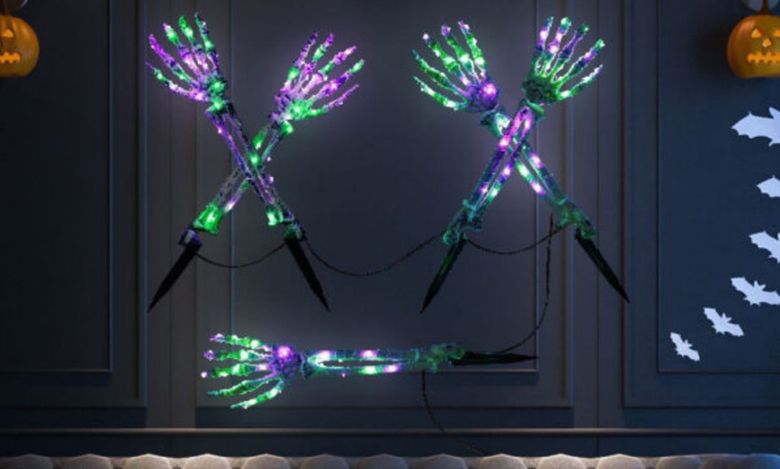 Image 4: Five-Pack Halloween Solar Skull Hand Ground Lights