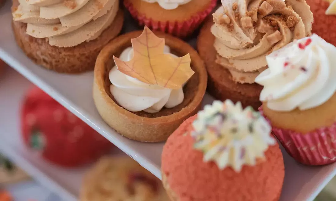 Classic Sightseeing Bus Tour & Afternoon Tea in London for Two or Four