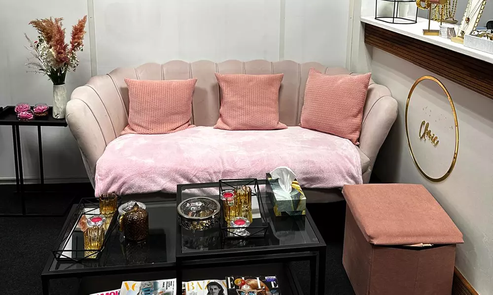 Gezichtsbehandeling, keuze uit basis- (35 min.) of uitgebreider luxe behandeling (50 min.) met korting tot 49% - Second Medium