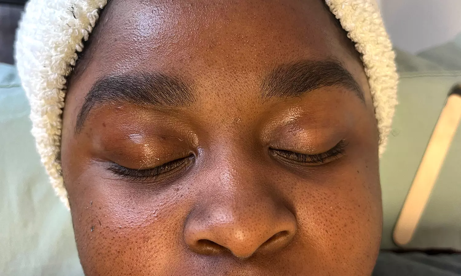 Achieve fuller brows with Zen WYN Spa's eyebrow waxing and tinting sessions, available in single or triple options, up to 33% off - Primary Image