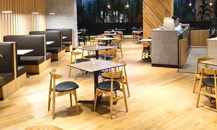 Savor Lunch Main and Drinks At Macquarie Shopping Centre For Up to 4