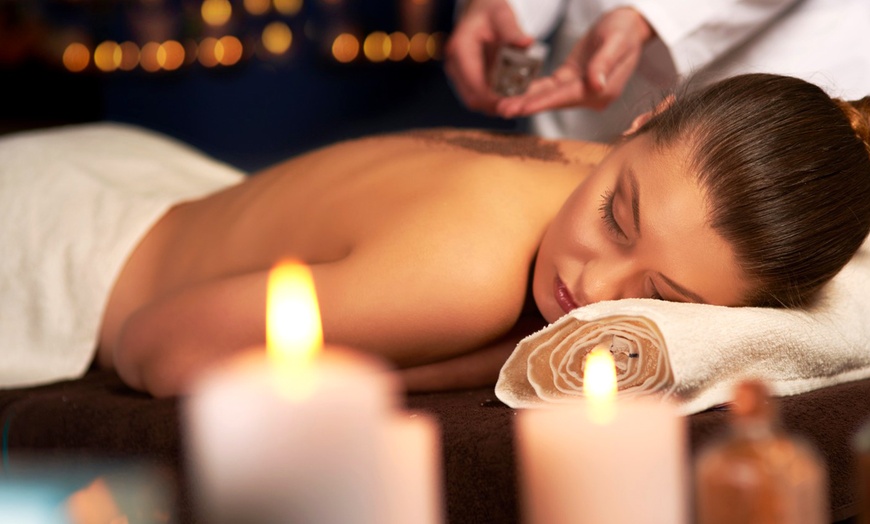 Image 7: Masaje corporal con técnica a elegir y opción a extras para 1
