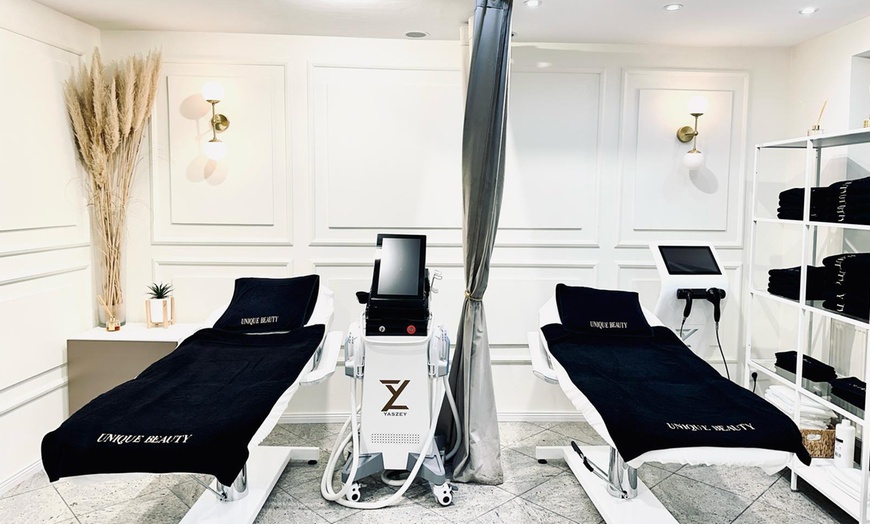 Image 4: Verwöhnende Gesichtsbehandlung: Entspannung für Haut & Seele schenken