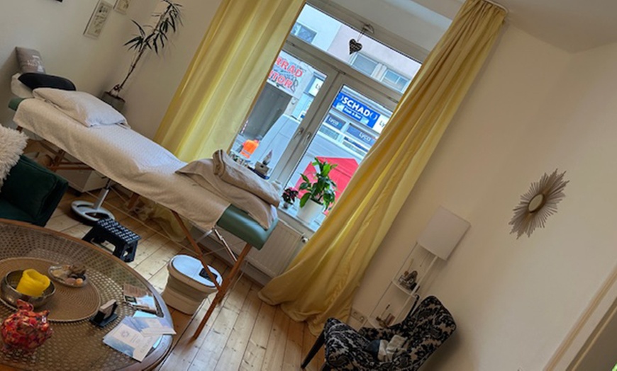 Image 2: 60 Min. Reiki mit Chakren-Kerzen-Anwendung oder Fußreflexzonen-Massage