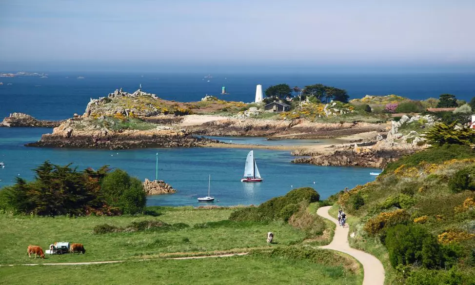 Côtes d'Armor : séjour avec pdj, fruits de mer, spa et Champagne en option aux Cottages les Côtes d'Armor pour 2 ou 4 - Primary Image