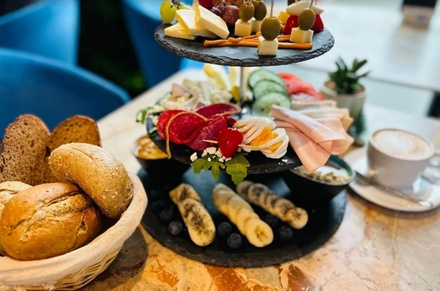 Für 2 Personen: Frühstücksplatte oder Frühstücksbowl inkl. Heißgetränk nach Wahl - The Coffee Club 29