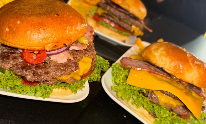 Image 4: Burger nach Wahl & Pommes für 1, 2 oder 4 Personen 