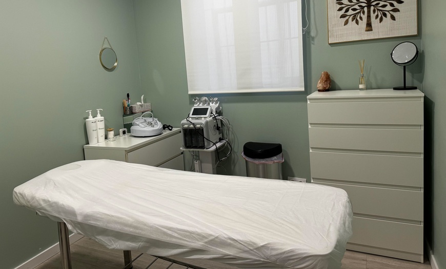 Image 2: Limpieza facial profunda con opción a vitaminas para 1 