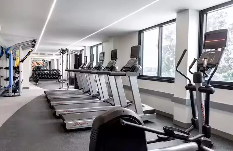 Comfortable Budget Hotel Near LAX With Parking Included