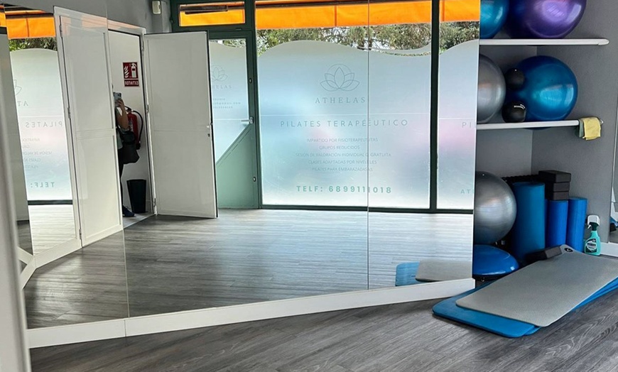 Image 5: Sesión de fisioterapia avanzada con diagnóstico y valoración previa