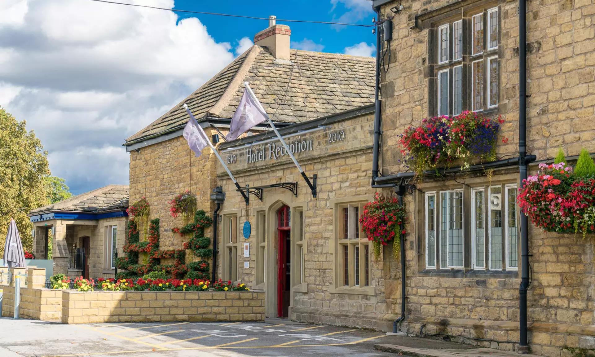 West Yorkshire Escape: Luxurious Stay for 2 with Breakfast & Dinner