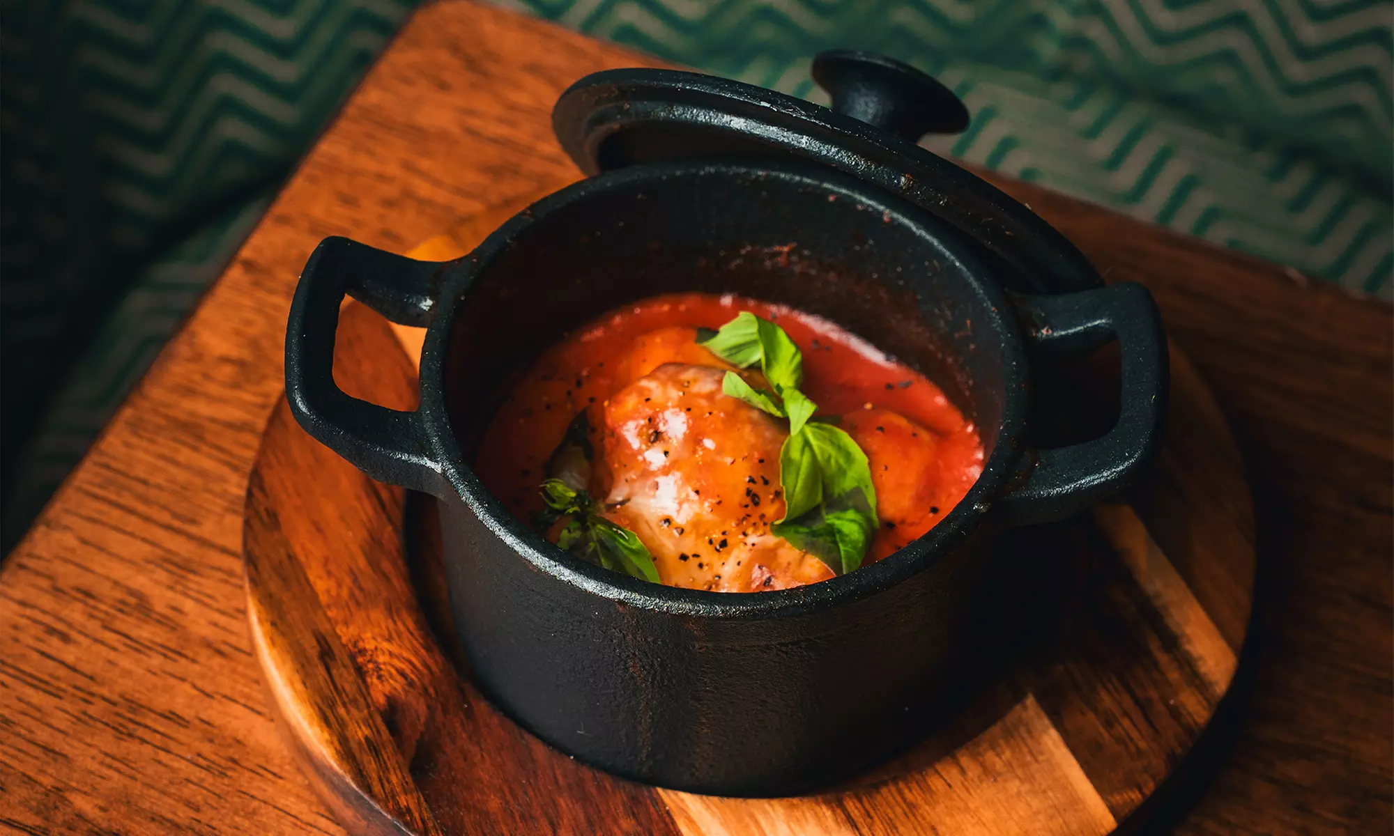 5 Tapas to Share Glass of Sangria for Two at 2Taps Wine Bar