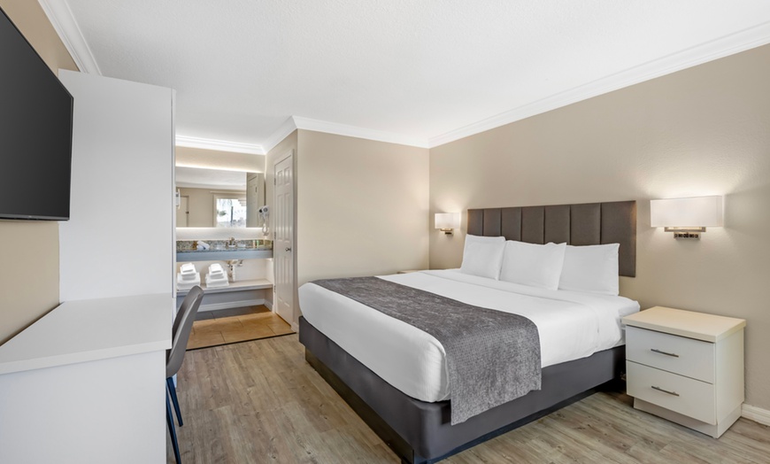 Image 5: Family-Friendly Hotel Near Amusement Parks in Orlando w/Various Room