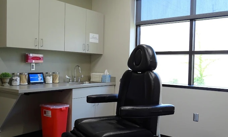 Image 2: Up to 40 Units of Botox or One Syringe of Juvederm Ultra or Ultra Plus