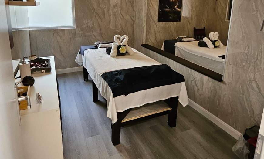 Image 4: 60 oder 90 Min. Hot Aroma Therapie Massage für 1 Person