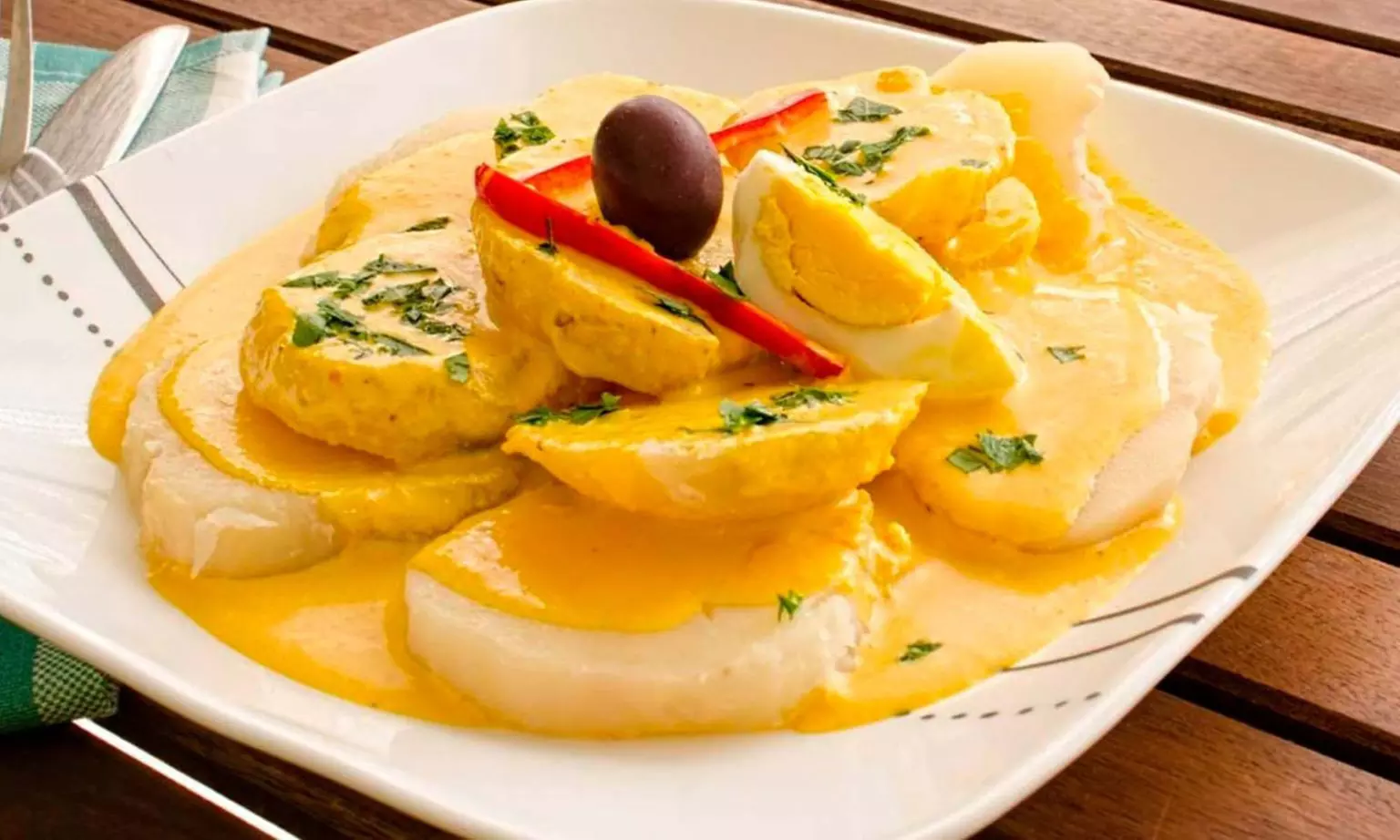 Menú peruano para 2 o 4 con entrantes, principales, postres y bebidas