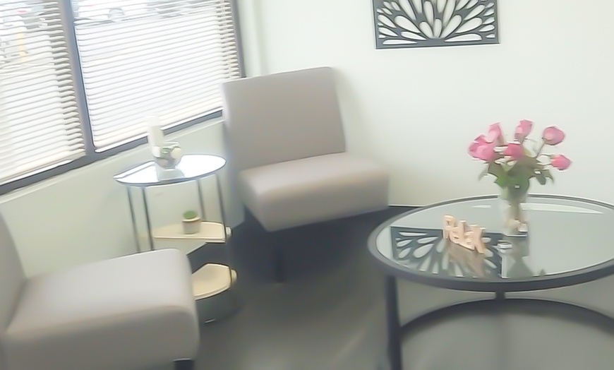 Image 6: 60-Min or 90-Min Deep Tissue Massage with Mask or Aromatherapy