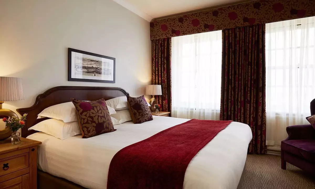 Chester: Standard Double Room with Bottle of Prosecco