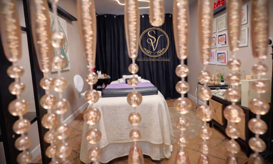 Image 3: Masaje corporal con técnica a elegir y opción a extras para 1